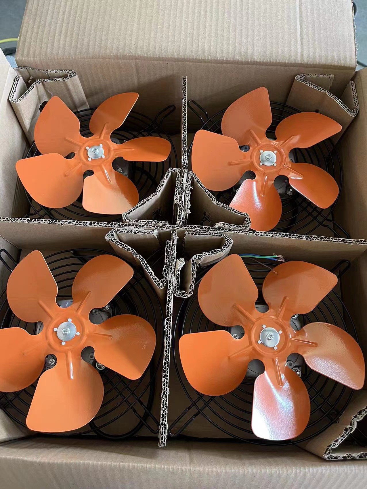 Zásielka: Motor ventilátora kondenzátora do Španielska